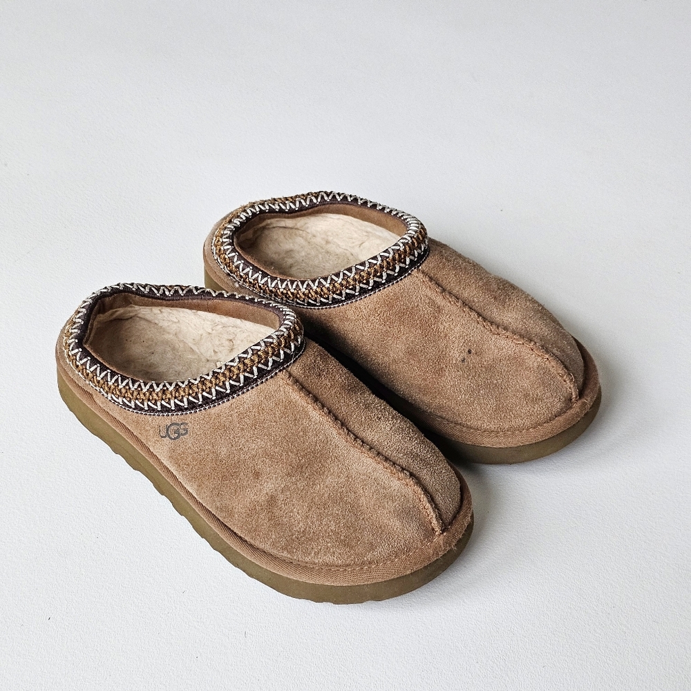 UGG Tasman Slippers Chestnut Suede Sheepskin Lined Women's Size 6 Style 5955